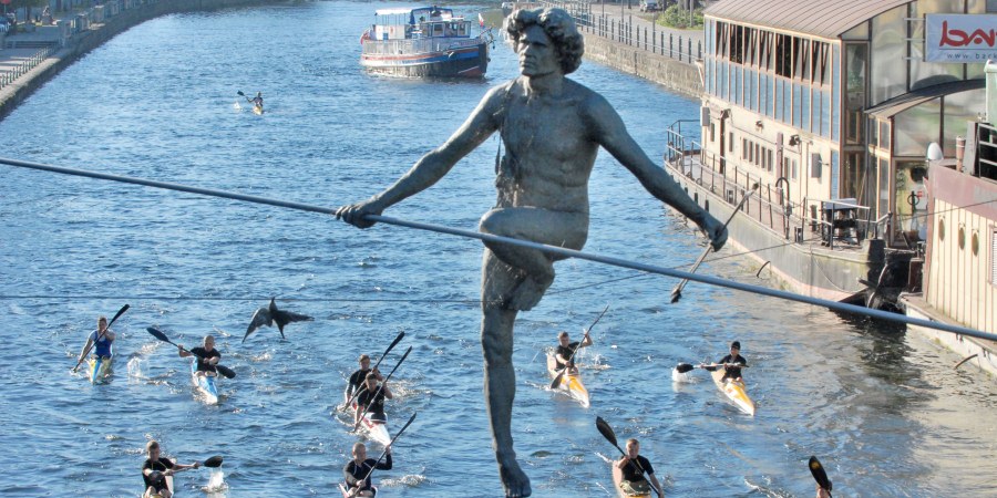 Man crossing the River, Bydgoszcz, fot. R.Sawicki