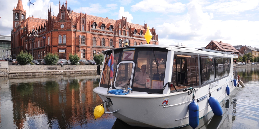 tramwaj wodny w Bydgoszczy na rzece Brdzie